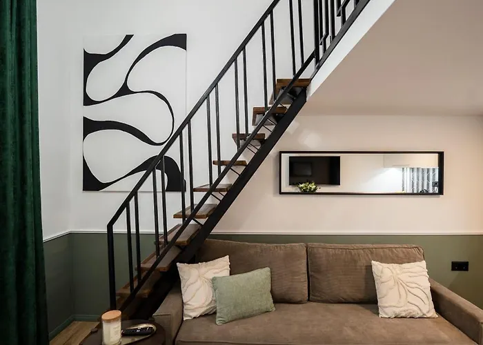 Garden Retreat For Two! Brand New I *