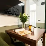 Garden Retreat For Two! Brand New I アパート *