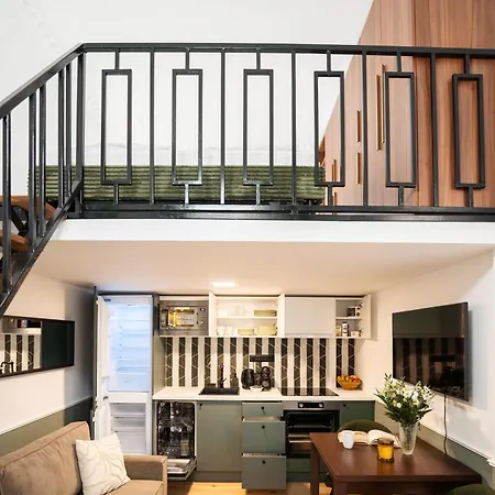 Garden Retreat For Two! Brand New I *