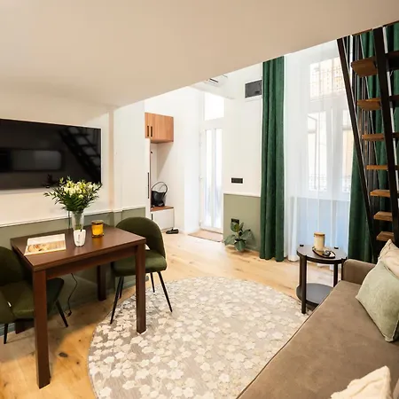 Garden Retreat For Two! Brand New I * ブダペスト