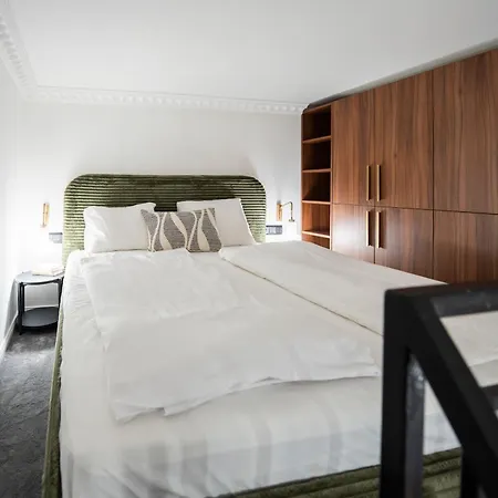 Garden Retreat For Two! Brand New I *