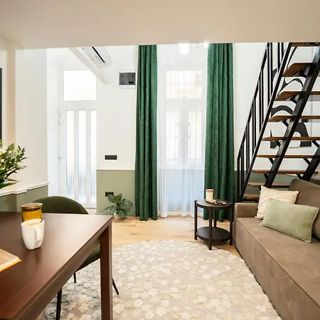 Garden Retreat For Two! Brand New I