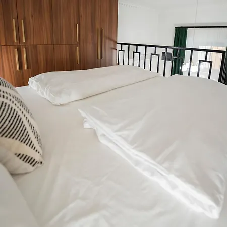 Garden Retreat For Two! Brand New I * Budapeşte