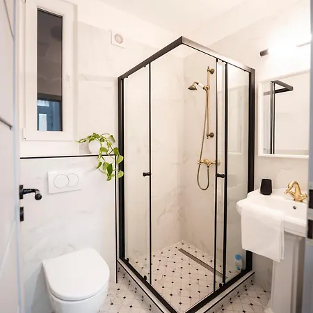 Garden Retreat For Two! Brand New I
